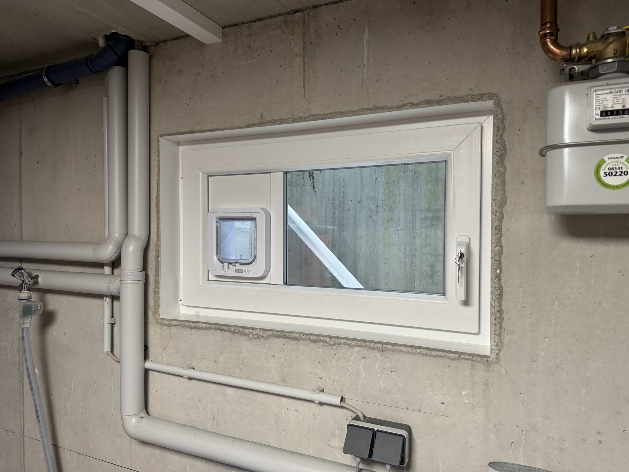 katzenklappe-klappe-katze-Glaser-Fenster-Balkontür-Tür