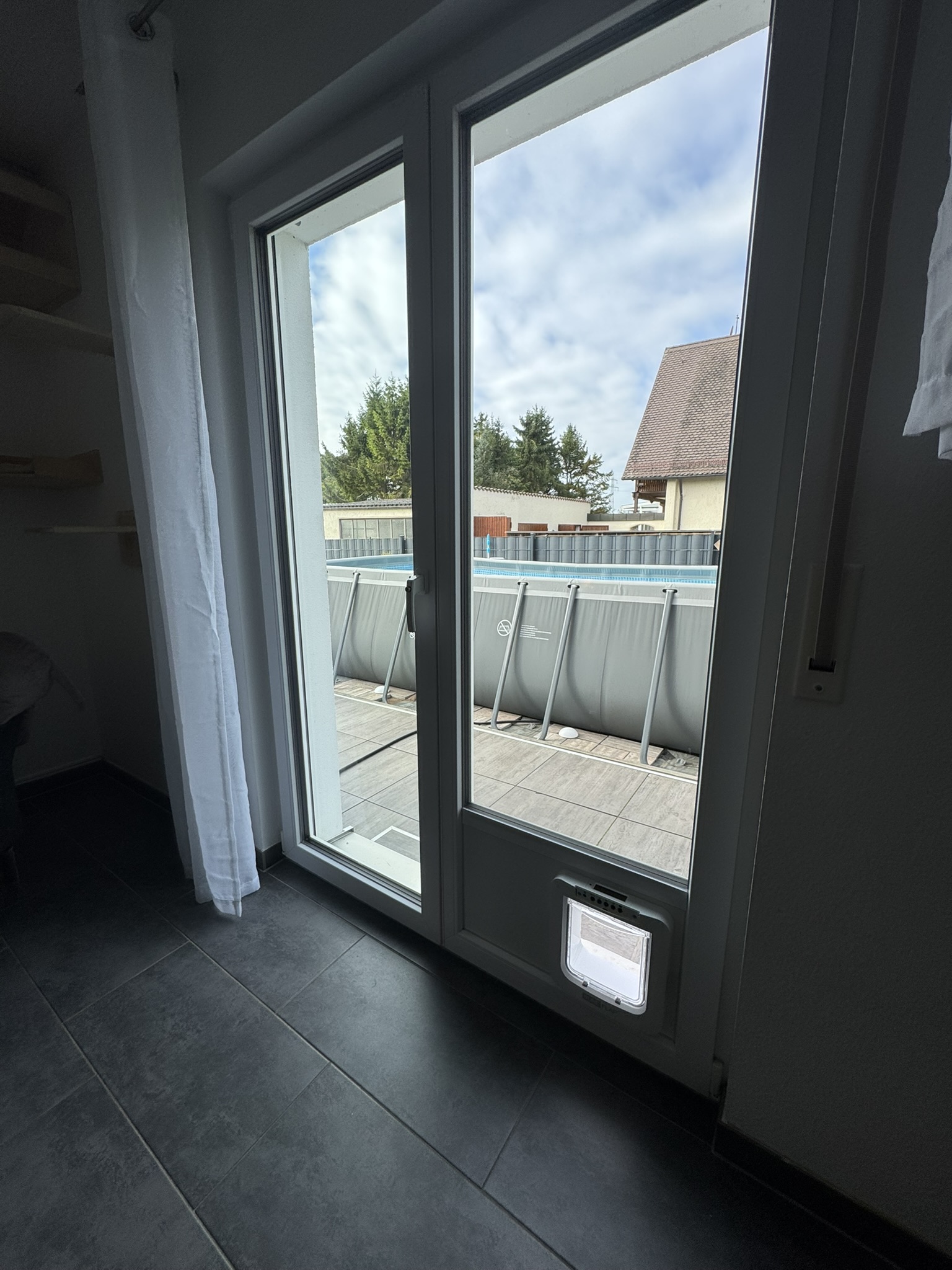 katzenklappe-klappe-katze-Glaser-Fenster-Balkontür-Tür